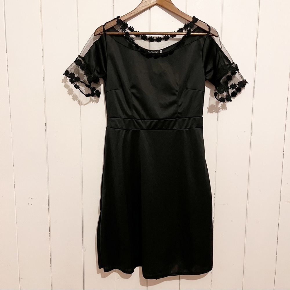 Fashion Mia Black with Daisy Lace Detailing. Size Large.